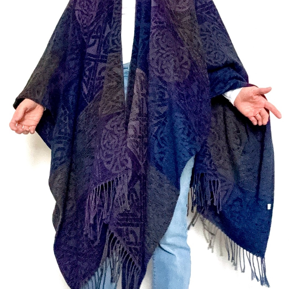 Calzeat Celtic Collection Navy, Purple and Gray Poncho